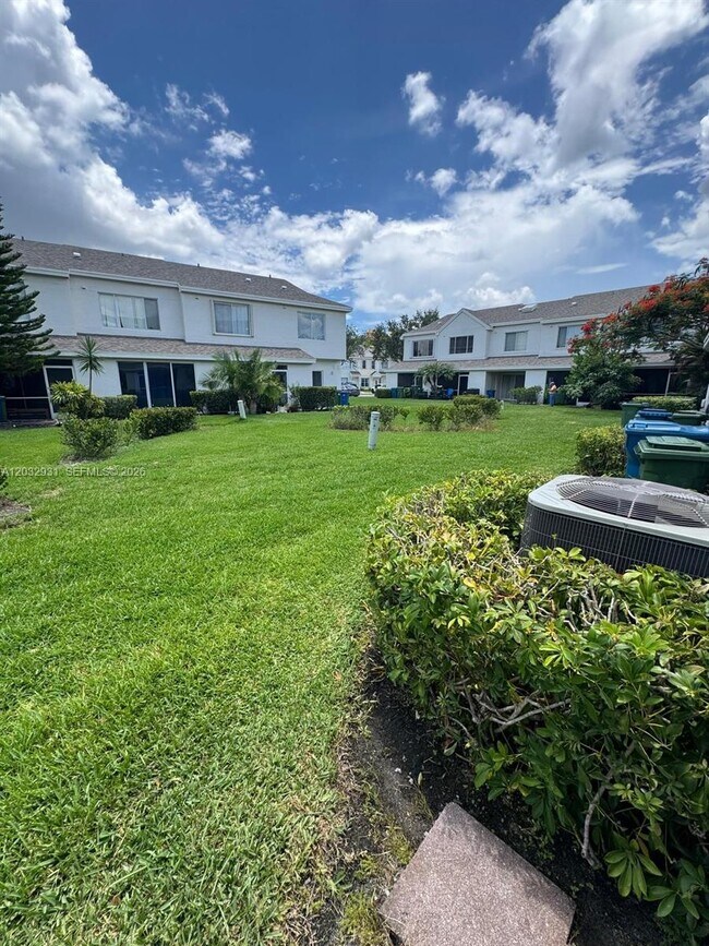 Building Photo - 16682 Hemingway Dr