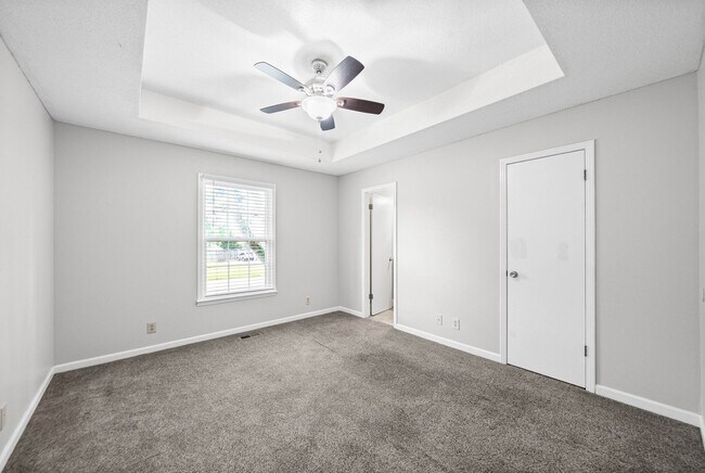 Building Photo - 541 Donna Dr