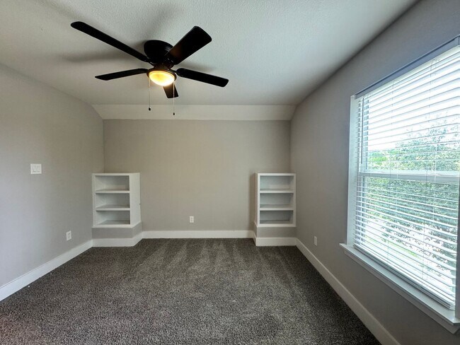 Building Photo - For Rent – 100 Brooklyn Dr, Canyon Lake, T...