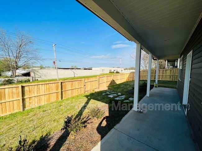 Building Photo - 1510 Buncombe Rd