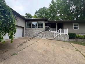 Building Photo - 4 Bed/2 Bath Home in Village Green