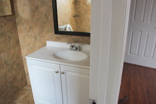 Building Photo - Beautifully Updated 2 bed 2 bath in  Seven Springs