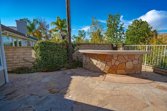 Building Photo - Northbridge 4 Bedroom Home in Valencia!