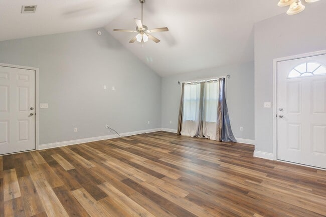 Building Photo - 515 Grand Ridge Dr