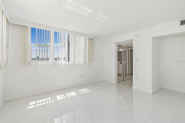 Building Photo - 450 Treasure Island Causeway