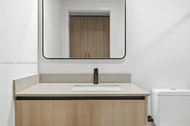 Building Photo - 121 NE 5th St