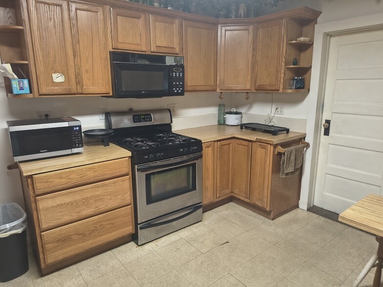 Building Photo - 700 Hughlett Ave