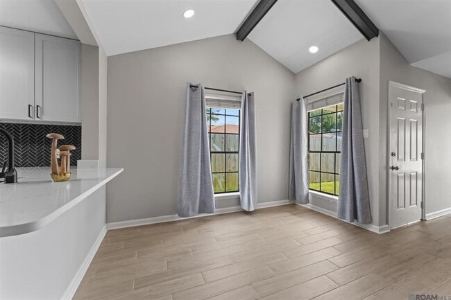 Building Photo - 15613 Shenandoah Square Ave.