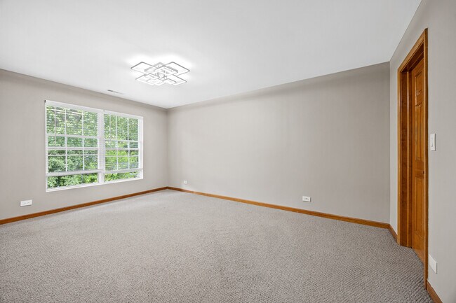 Building Photo - 5S560 Paxton Dr