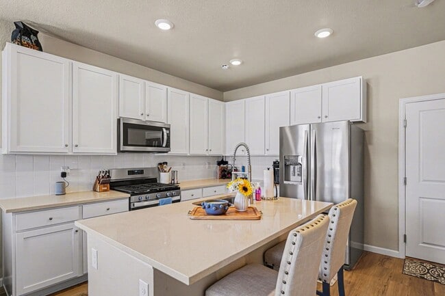 Building Photo - Gorgeous 3 bed 2.5 bath Home Available in Parker!