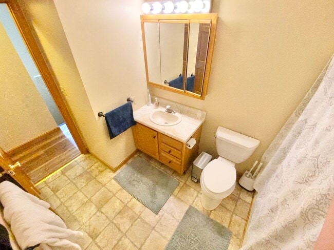 Building Photo - 3 Bedroom Apartment in Home VT Available 8/1!