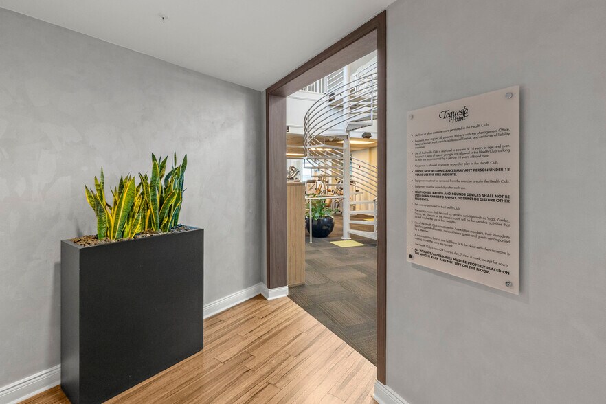 Building Photo - 848 Brickell Key Dr