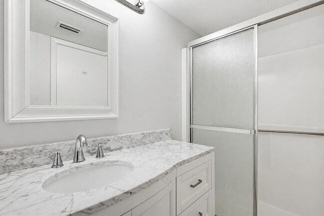 Building Photo - 7245 Golf Colony Ct