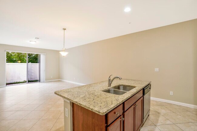 Building Photo - 9661 Sw Purple Martin Way