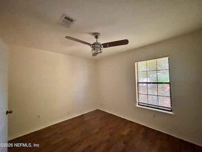 Building Photo - 5449 Fort Caroline Rd