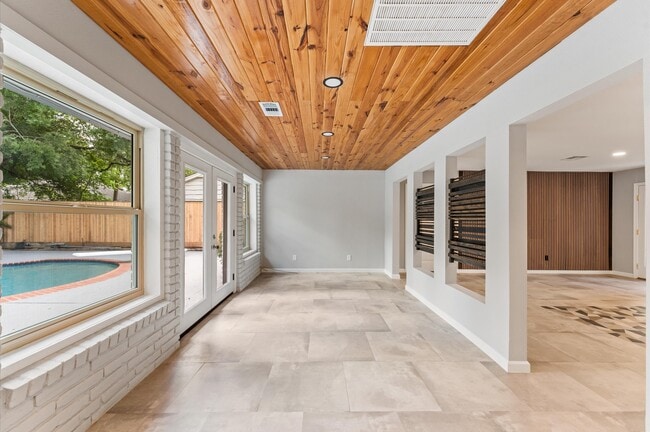 Building Photo - 10714 Deerwood Rd