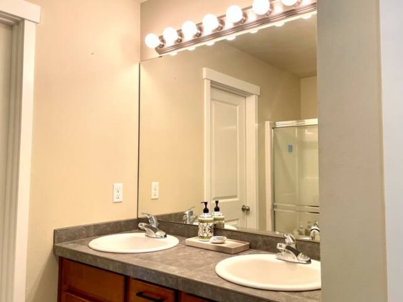 Building Photo - 3669 Reagan Ave