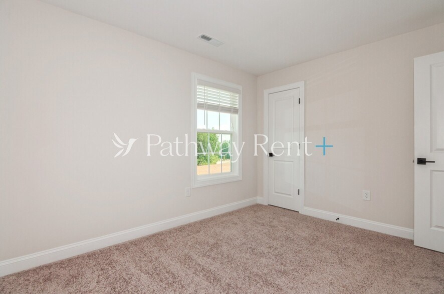 Building Photo - 107 Sandypark Ct