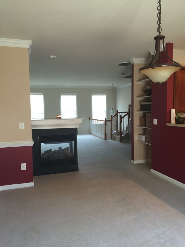 Building Photo - COZY TOWNHOUSE - Minutes to Quantico