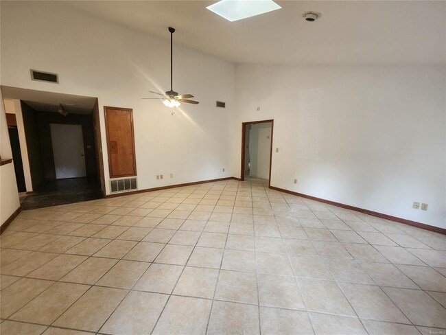 Building Photo - 3833 Mosswood Rd