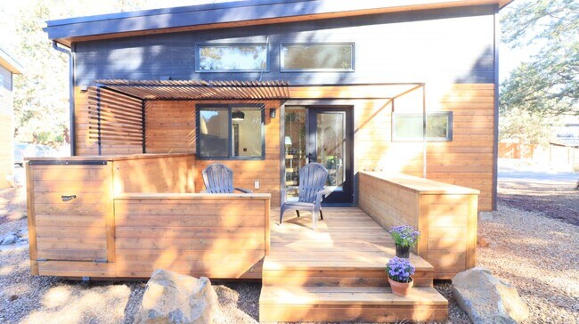 Building Photo - ! Bed 1 Bath Tiny Home