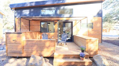 Building Photo - Unique Tiny Home in Hiatus neighborhood cl...