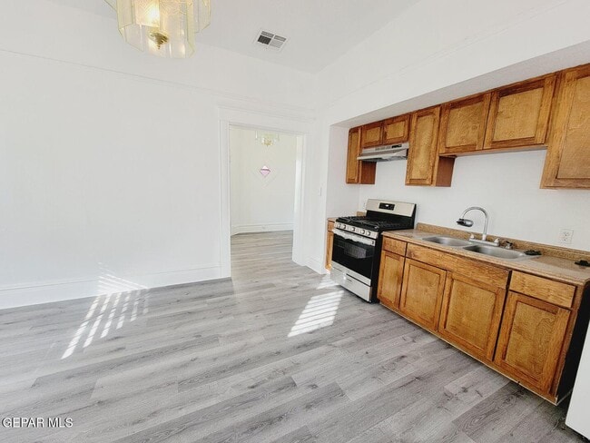 Building Photo - 1928 Arizona Ave