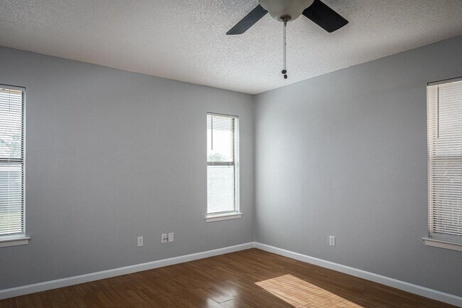 Building Photo - 210 Warbonnet Trail