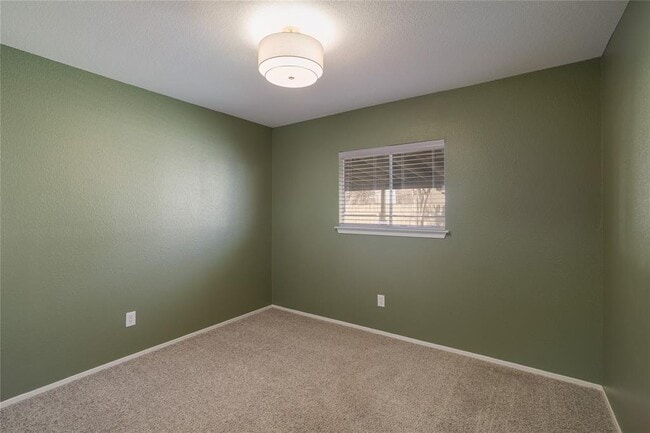 Building Photo - 4500 Sarasota Dr