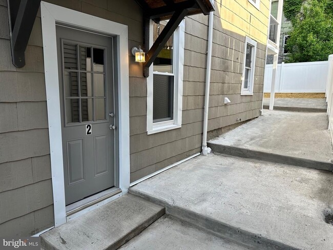 Building Photo - 113 N Coal St