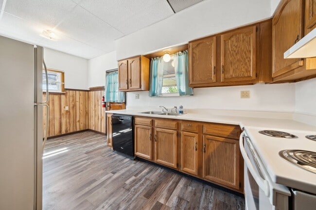 Primary Photo - Stunning 3 Bedroom home in Greensburg Avai...