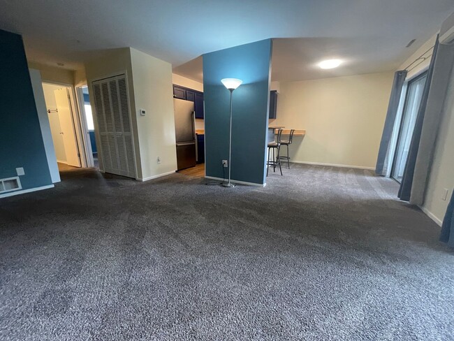 Building Photo - Quiet 1B/1B North Boulder Condo - Availabl...