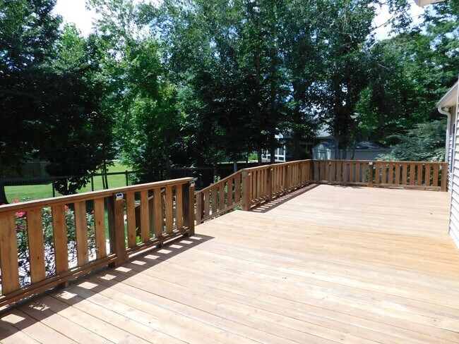 Building Photo - 300 Taliaferro Ln