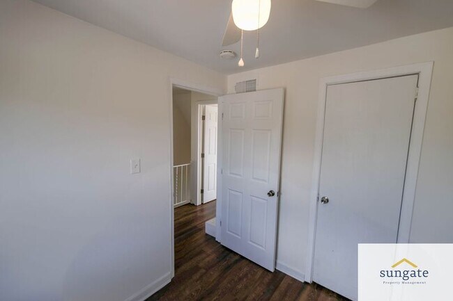 Building Photo - 5215 Wasena Ave