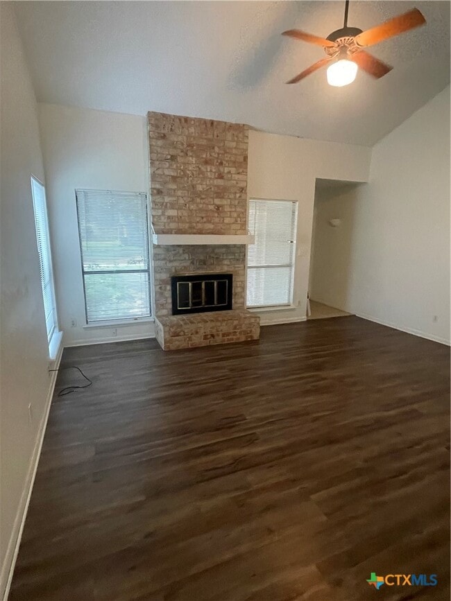 Building Photo - 513 Camelot Dr