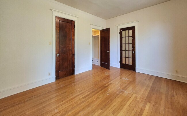 Building Photo - 5600 S Dorchester Ave