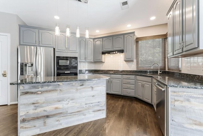 Building Photo - 20152 Boxwood Pl