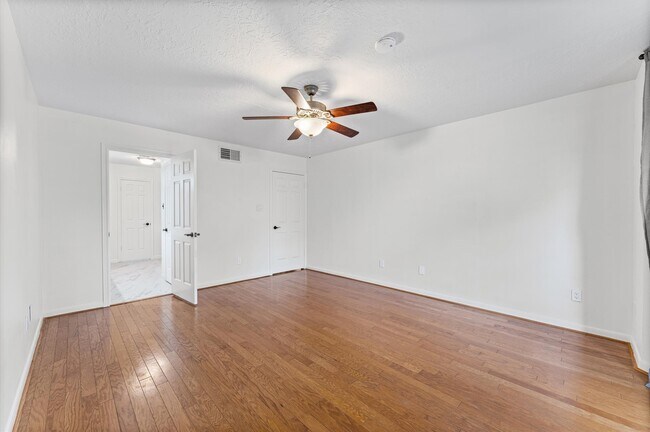 Building Photo - 110 Shadow Wood Dr