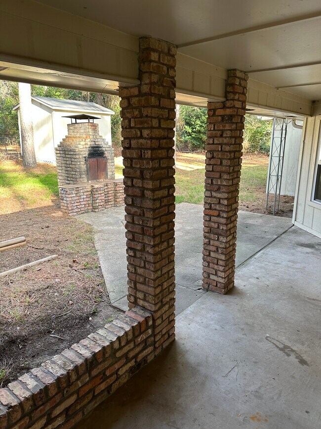 Building Photo - 509 Green Meadow Trail