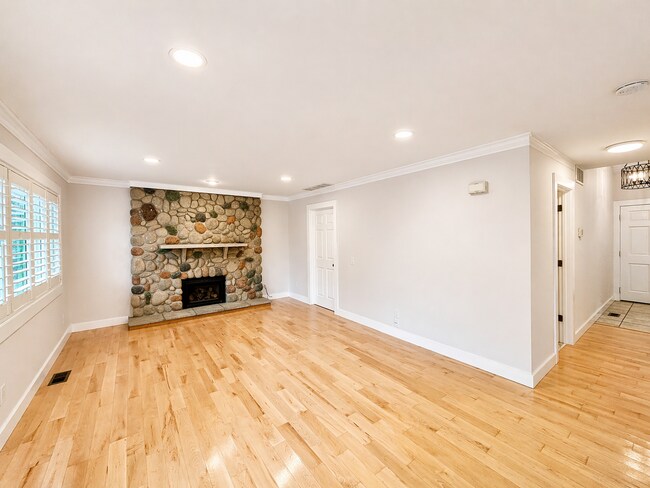 Building Photo - Great SFH for rent in North Rose Hill