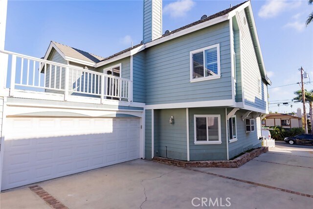 Building Photo - 2215 Marshallfield Ln