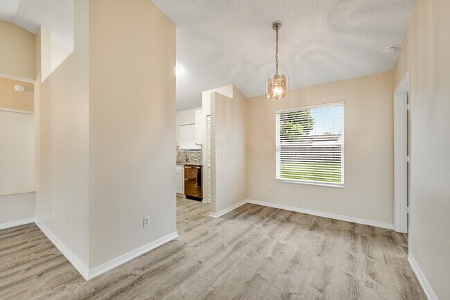 Building Photo - Spacious 3/2 with split plan and large fenced yard!