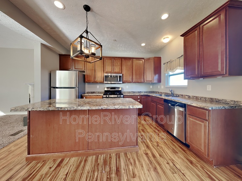 Building Photo - 1505 Canterbury Dr