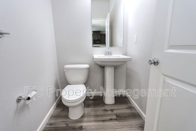 Building Photo - 5 Oak Manor Way