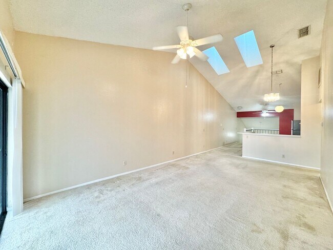 Building Photo - Winterset Condo