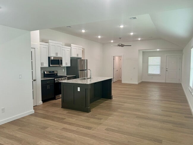 Building Photo - Great floorplan on a corner lot!