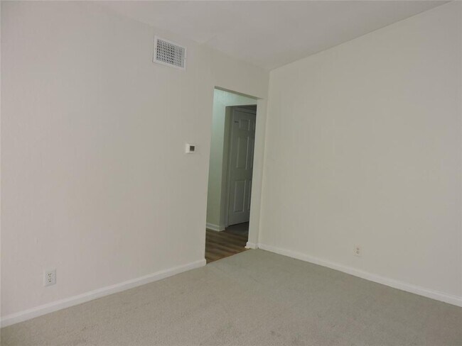 Building Photo - 1625 Chippeway Ln
