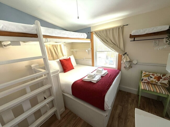 Building Photo - 54 Center St