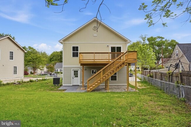 Building Photo - 129 Evans St