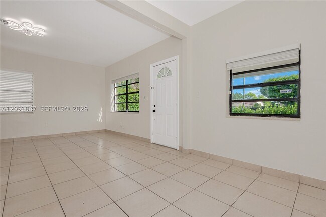 Building Photo - 1679 NE 176th St